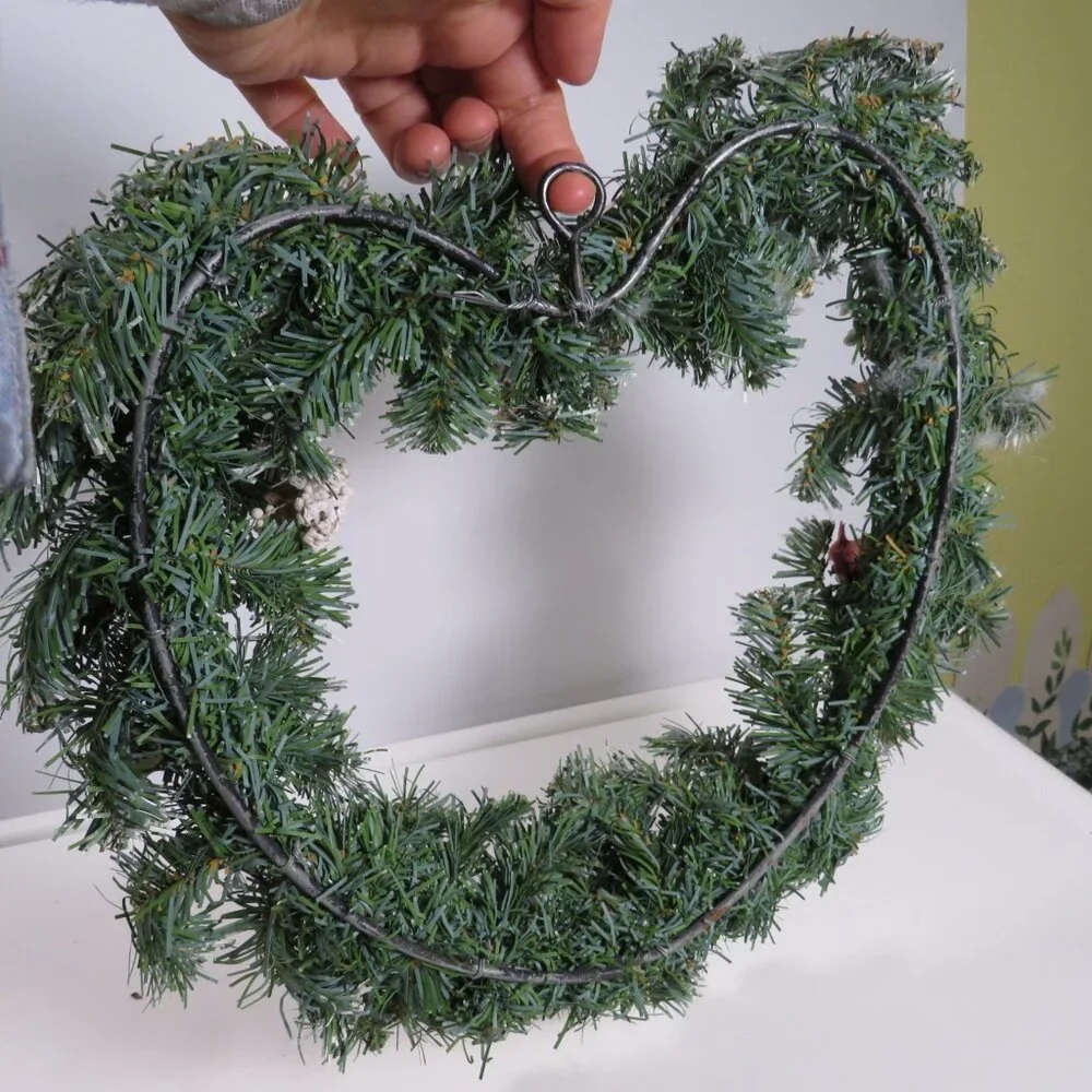 1980s Heart shaped Wreath THICK WIRE heart shaped frame NEEDS A REFRESH